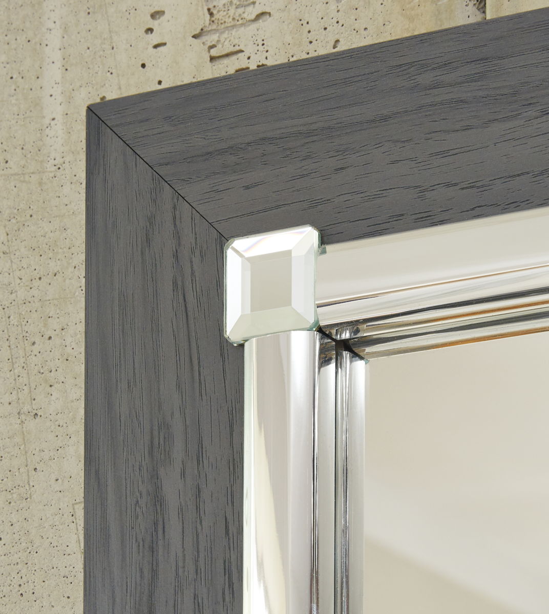 Lodanna - Dresser - Image 6