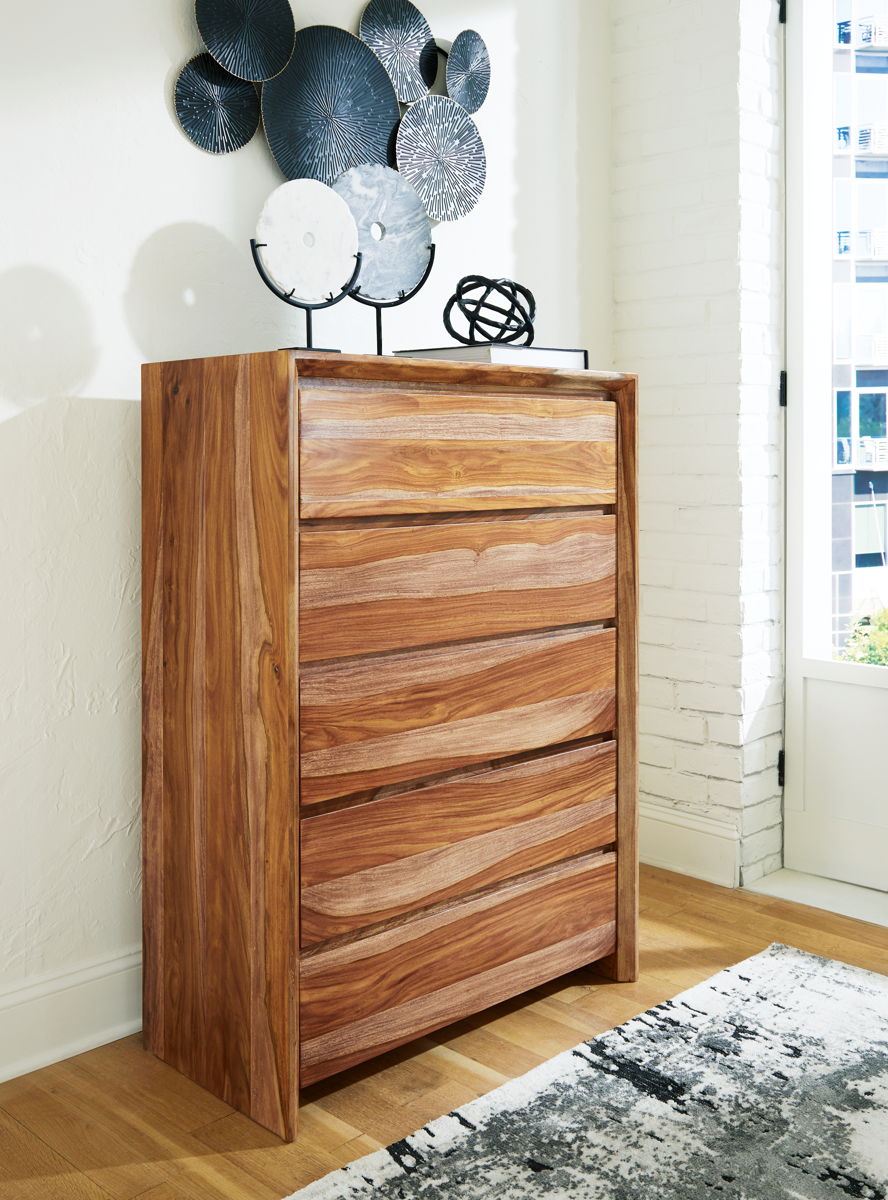 Dressonni - Five Drawer Chest - Brown - Image 3