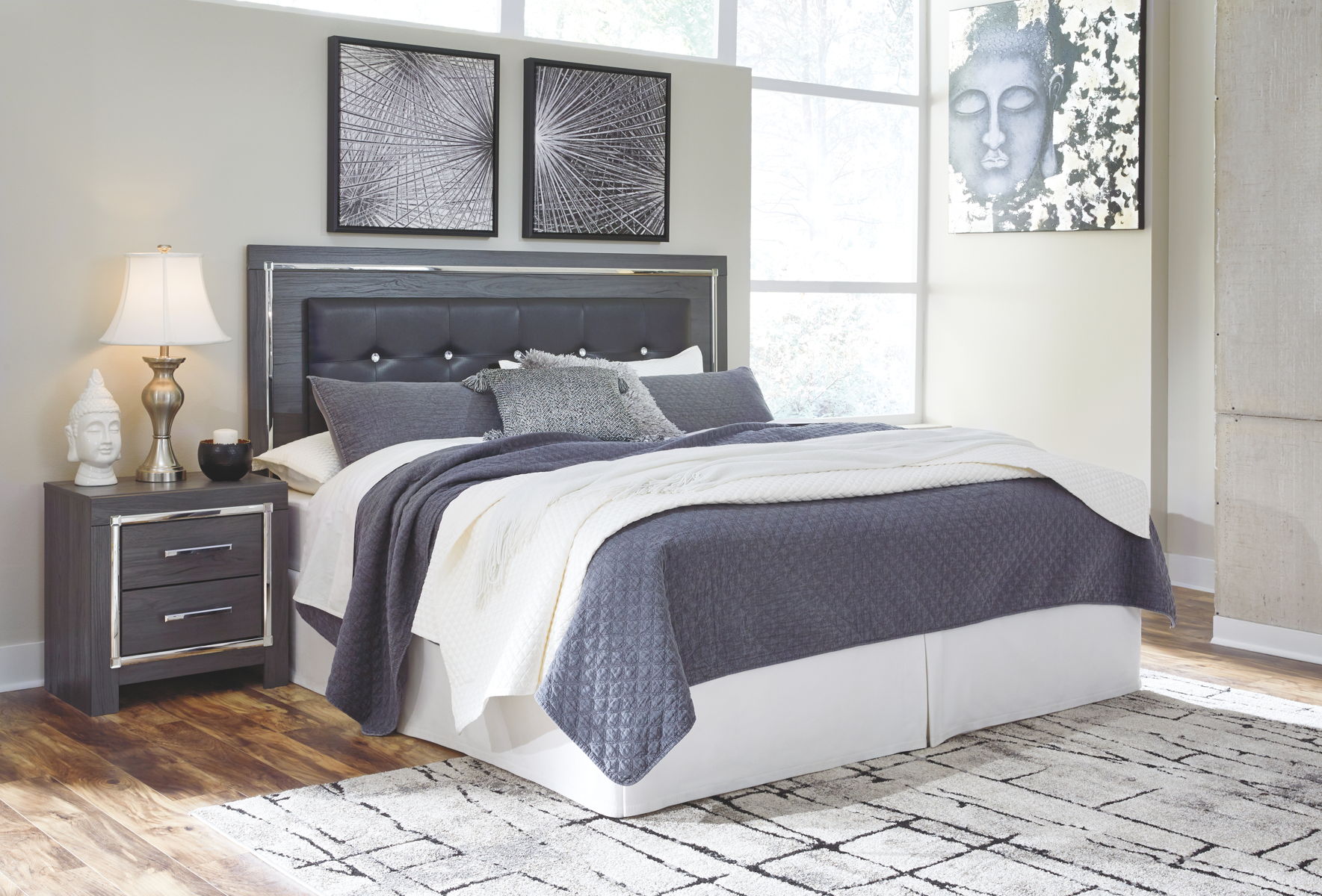 Lodanna - Upholstered Panel Bed - Image 5