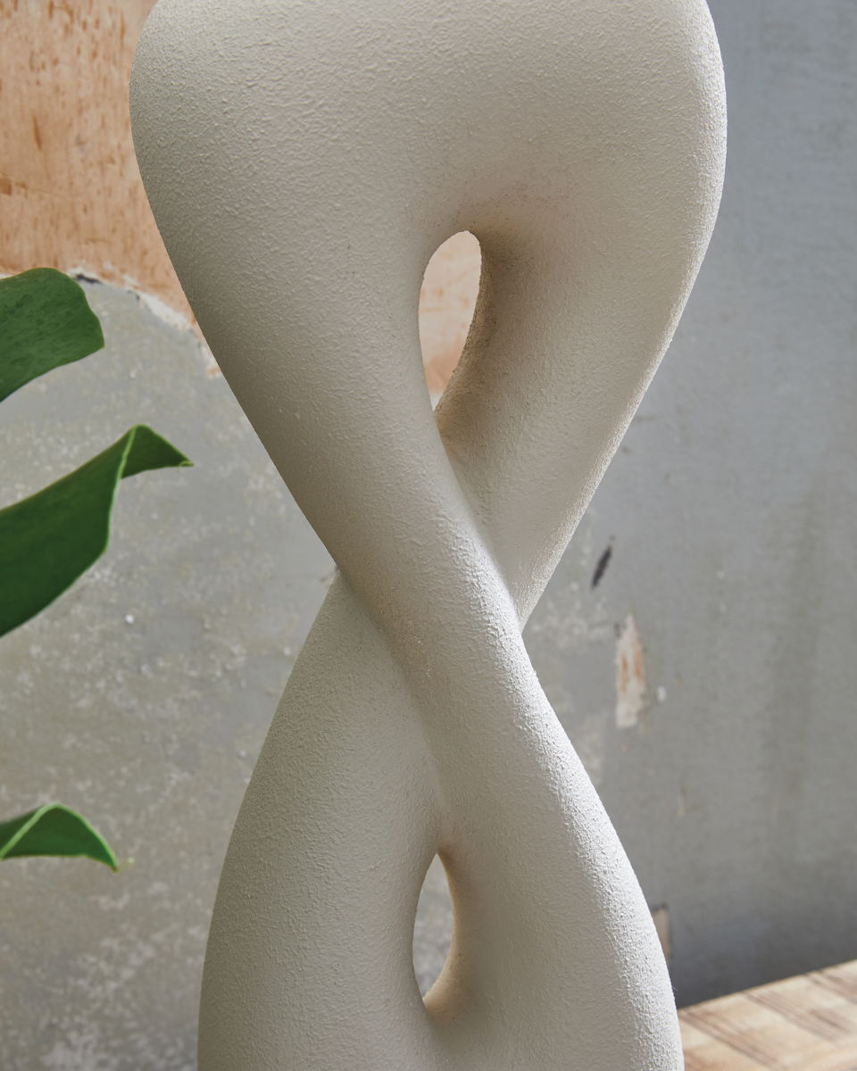 Judrich - Poly Table Lamp - White / Gold Finish - Image 4