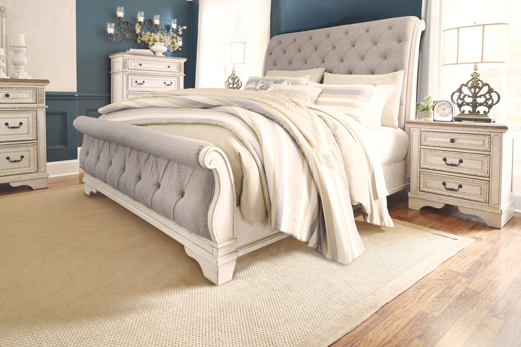 Realyn - Bedroom Sleigh Bed Set - Image 18