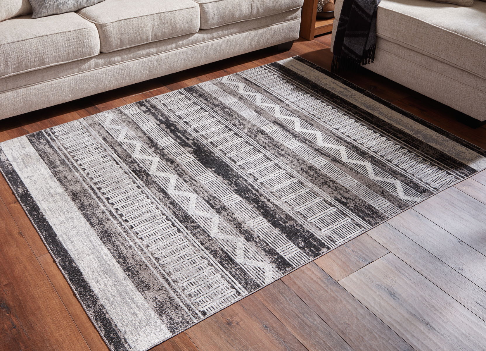 Henchester - 5' x 7' Rug - Multi - Image 4
