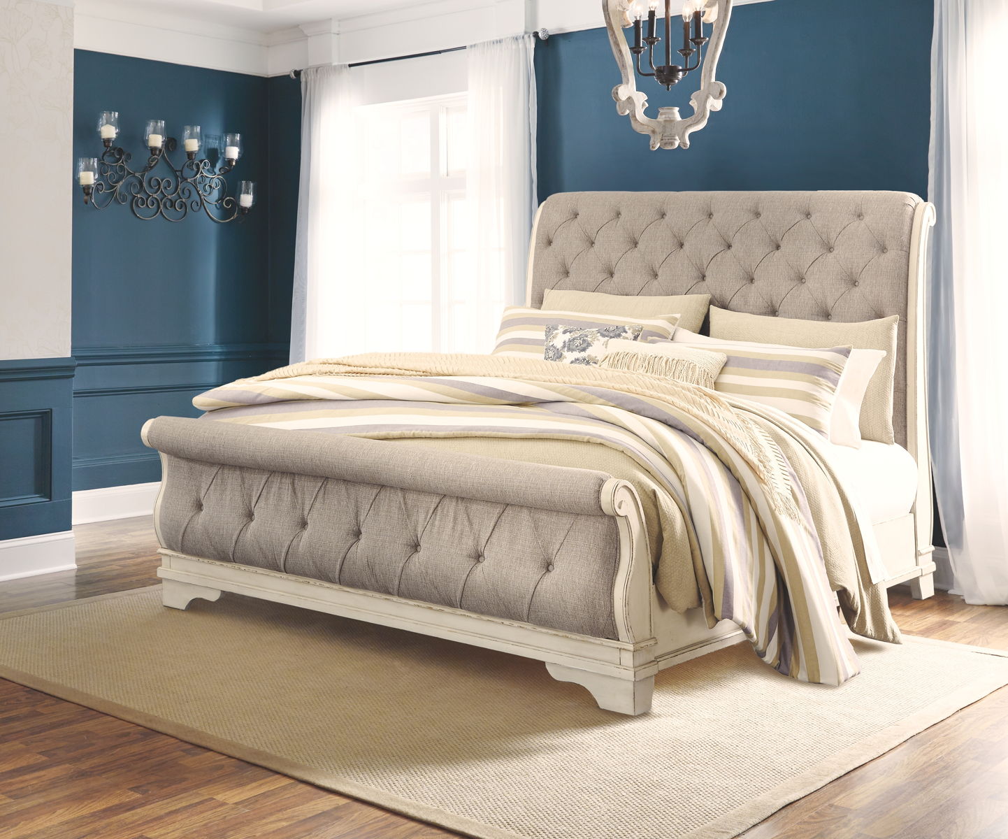 Realyn - Bedroom Sleigh Bed Set - Image 9