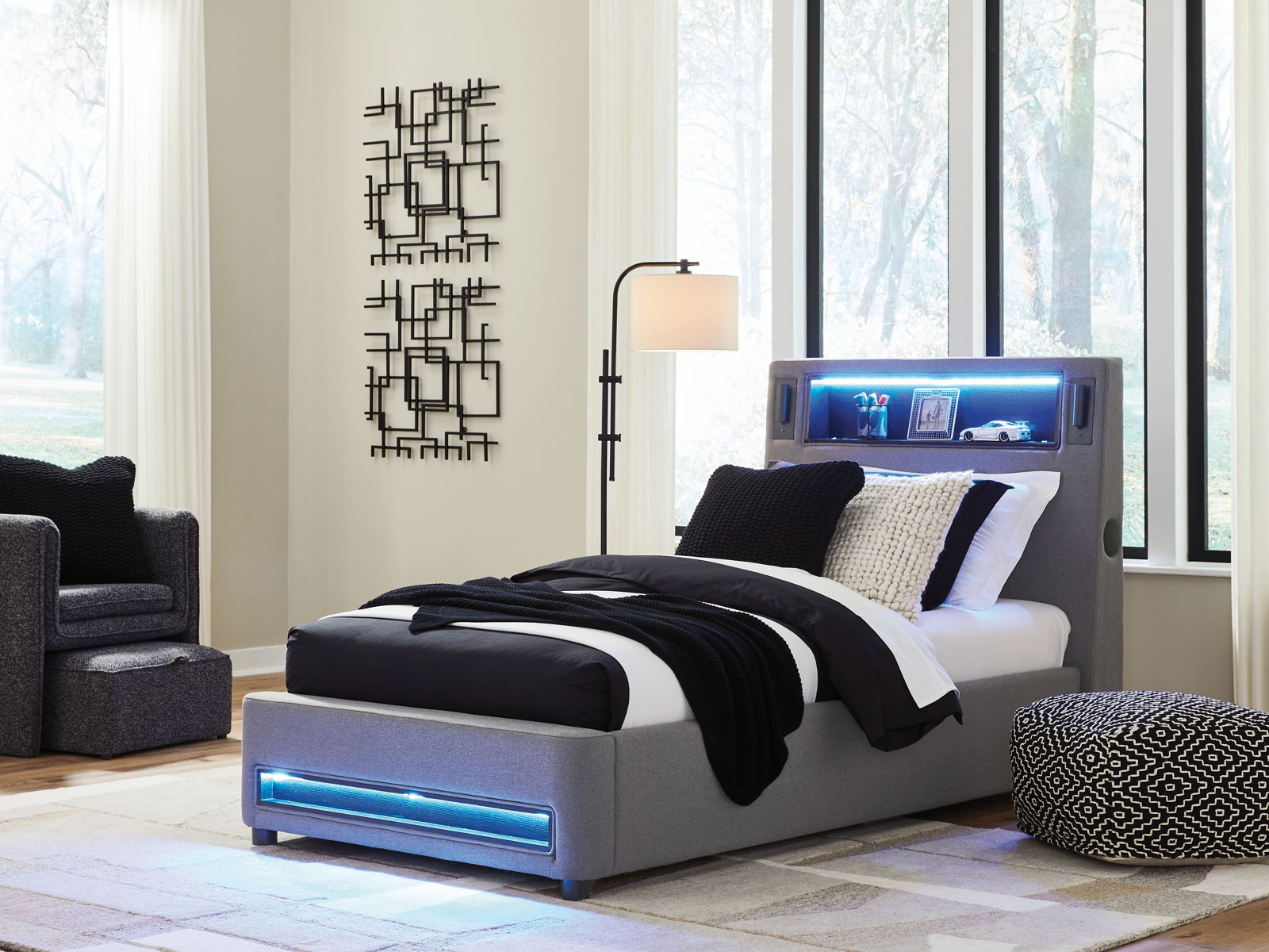 Verishaw - Upholstered Bed - Image 3